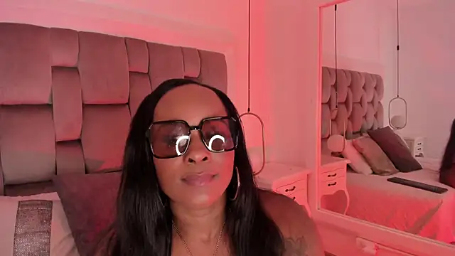 PamelaMendez  online show from November 10, 2025, 4:00 am