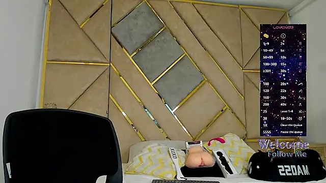 Snapshot of AmberAdams_ chatting on November 11, 2025, 2:28 pm AmberAdams online show from November 11, 2025, 2:28 pm