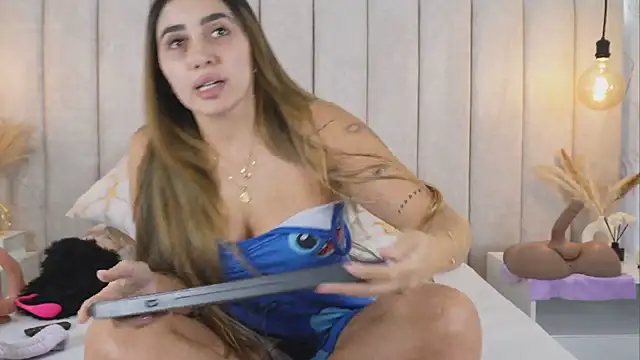 Snapshot of Annyy_Rosse chatting on November 5, 2025, 9:04 pm Annyy Rosse online show from November 5, 2025, 9:04 pm