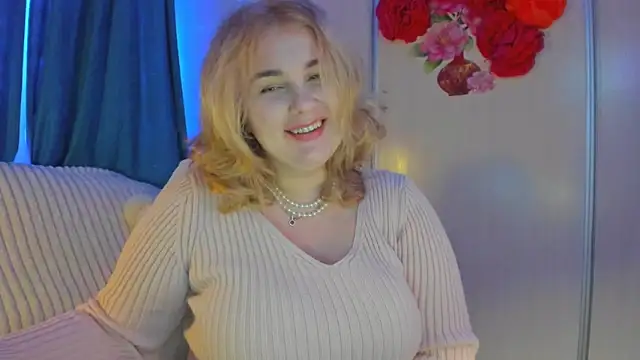 CoraSwon online show from February 3, 2025, 5:03 pm