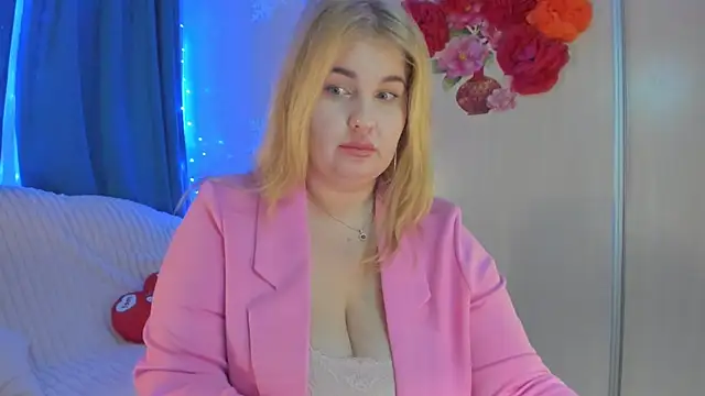 CoraSwon online show from February 11, 2025, 7:16 pm