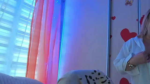 CoraSwon online show from March 18, 2025, 11:52 am