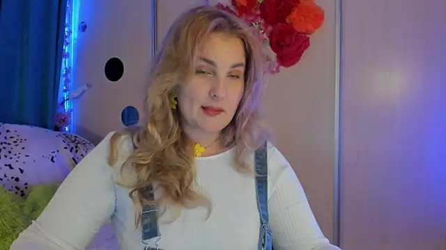 CoraSwon online show from September 13, 2025, 7:35 pm