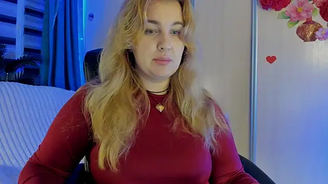 CoraSwon online show from November 11, 2025, 7:25 pm