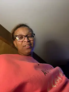 KLoveeee online show from January 28, 2025, 5:43 am