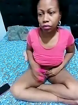 Snapshot of littlebrunett chatting on December 22, 2024, 2:06 pm littlebrunett online show from December 22, 2024, 2:06 pm