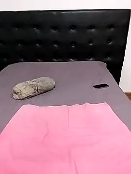 Snapshot of littlebrunett chatting on February 21, 2025, 9:34 am littlebrunett online show from February 21, 2025, 9:34 am