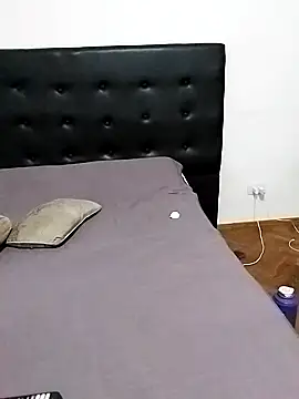 Snapshot of littlebrunett chatting on February 23, 2025, 9:11 am littlebrunett online show from February 23, 2025, 9:11 am