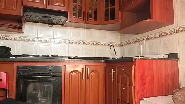 GianellaCox  online show from September 19, 2025, 1:12 pm