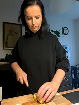 Snapshot of Off__Melonenmandy chatting on October 8, 2025, 3:42 pm Off Melonenmandy online show from October 8, 2025, 3:42 pm