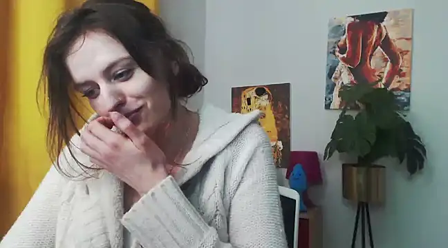 juicyNadine online show from January 8, 2025, 9:21 am