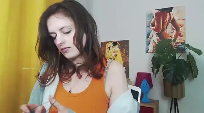 juicyNadine online show from March 6, 2025, 9:25 am