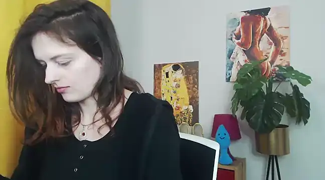 juicyNadine online show from March 14, 2025, 9:24 am