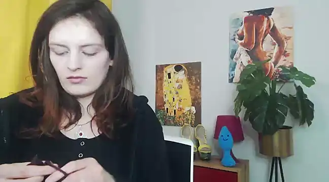 juicyNadine online show from March 14, 2025, 12:29 pm