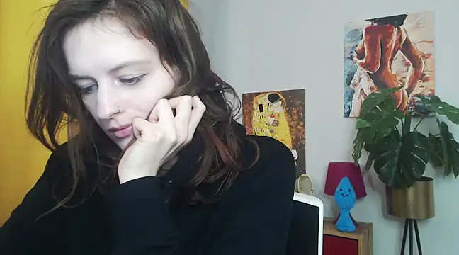 juicyNadine online show from March 18, 2025, 9:20 am