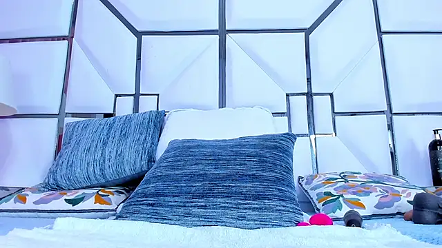 RileySweett online show from February 21, 2025, 2:38 pm