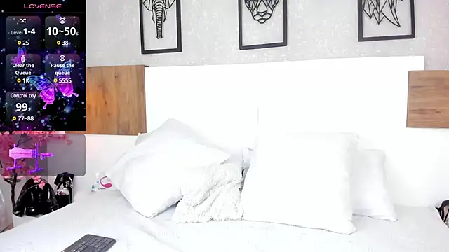 nahomiidasilva  online show from February 10, 2025, 6:35 pm