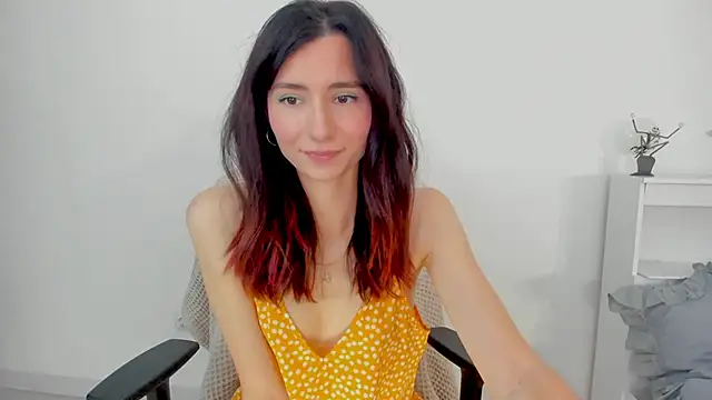 crystalnut online show from November 9, 2025, 4:11 am