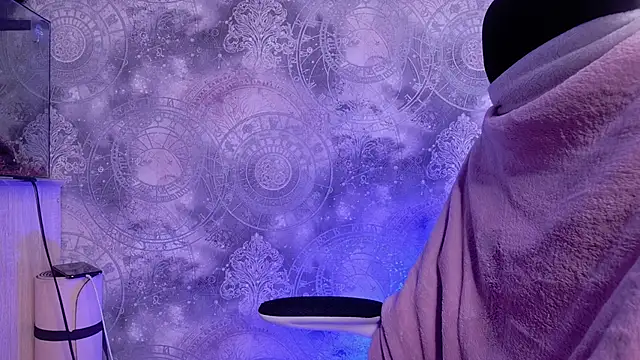 Sheila Hill  online show from November 17, 2025, 6:57 pm