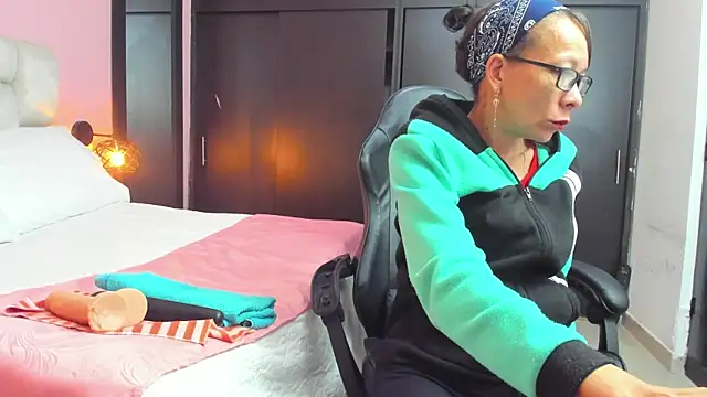 daniela xue online show from February 27, 2025, 7:58 pm