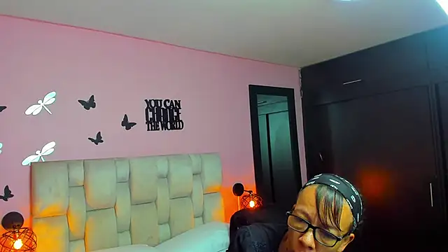 daniela xue online show from March 20, 2025, 7:35 pm