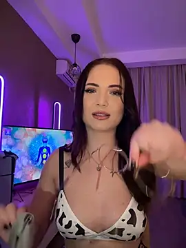 AvaGianna online show from February 25, 2025, 5:04 pm