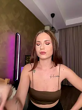 AvaGianna online show from November 18, 2025, 4:11 pm