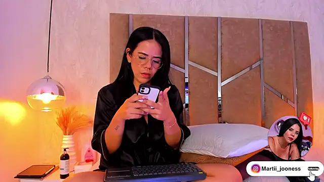 Martinaa Jones  online show from March 8, 2025, 1:06 am