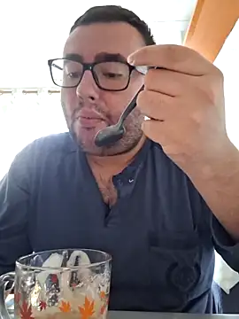 Javier bear online show from November 15, 2025, 9:06 am