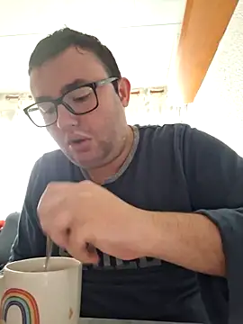 Javier bear online show from December 14, 2025, 9:03 am