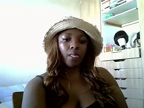 Snapshot of QuennNandi chatting on October 29, 2025, 2:52 pm QuennNandi online show from October 29, 2025, 2:52 pm