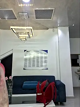 laura bassi online show from September 13, 2025, 3:50 am