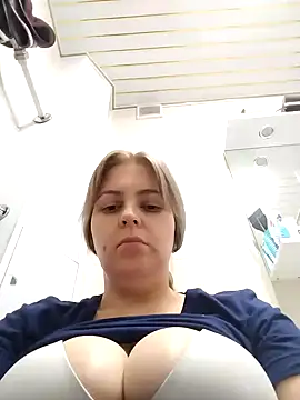 Lady nice cat online show from February 4, 2025, 3:04 pm