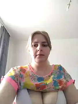 Lady nice cat online show from March 6, 2025, 4:41 am