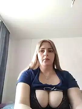 Lady nice cat online show from March 8, 2025, 5:59 am