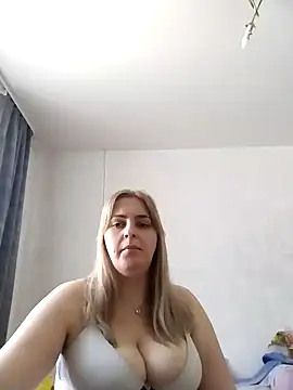 Lady nice cat online show from March 11, 2025, 11:33 am