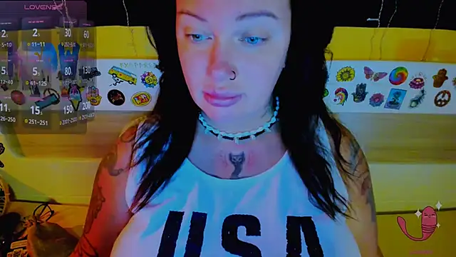 EllieOz online show from September 18, 2025, 4:42 pm