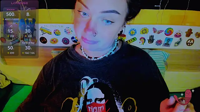 EllieOz online show from October 23, 2025, 6:28 pm