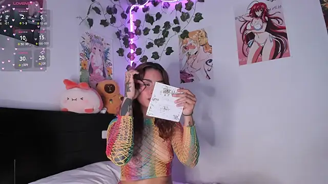 Violette-Ramirez01 online show from December 19, 2024, 9:06 pm