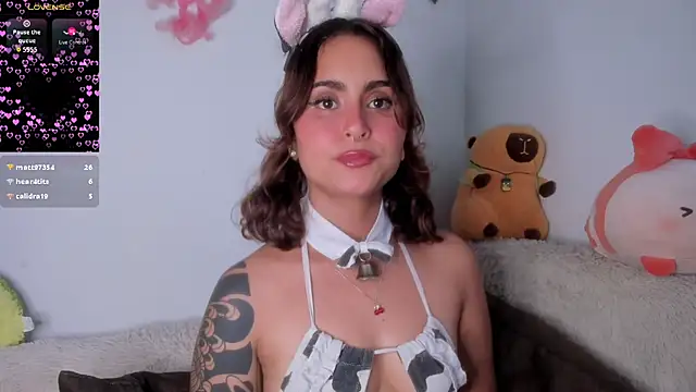 Violette-Ramirez01 online show from October 23, 2025, 9:46 pm