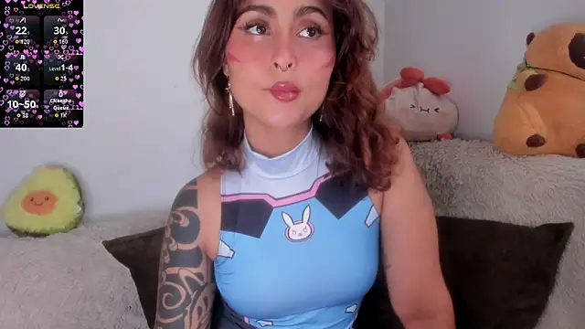 Violette-Ramirez01 online show from November 1, 2025, 6:32 pm