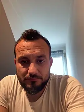 Snapshot of cosmin9000 chatting on October 12, 2025, 10:25 am cosmin9000 online show from October 12, 2025, 10:25 am