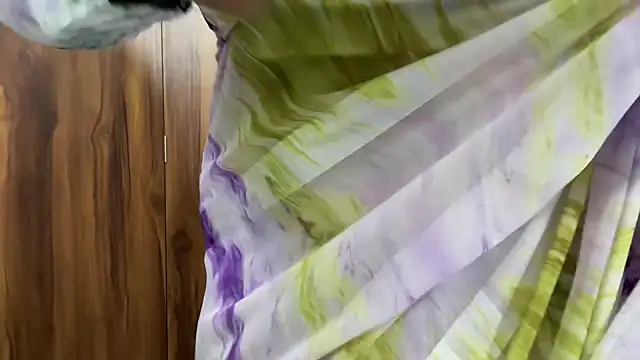 julie 08 online show from October 27, 2025, 6:12 pm