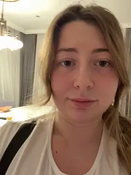 Snapshot of curvyflawless chatting on November 19, 2025, 5:57 pm curvyflawless online show from November 19, 2025, 5:57 pm