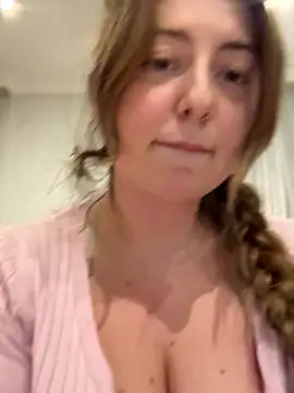 Snapshot of curvyflawless chatting on November 21, 2025, 4:38 pm curvyflawless online show from November 21, 2025, 4:38 pm