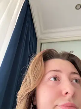 Snapshot of curvyflawless chatting on December 5, 2025, 7:39 am curvyflawless online show from December 5, 2025, 7:39 am