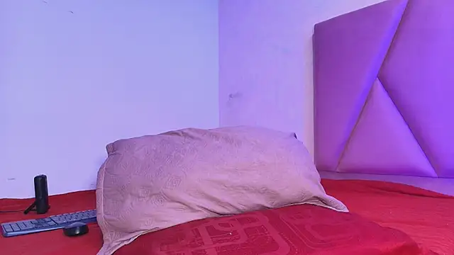 arl chloee online show from October 22, 2025, 3:18 am