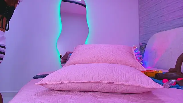 arl chloee online show from November 23, 2025, 3:06 am