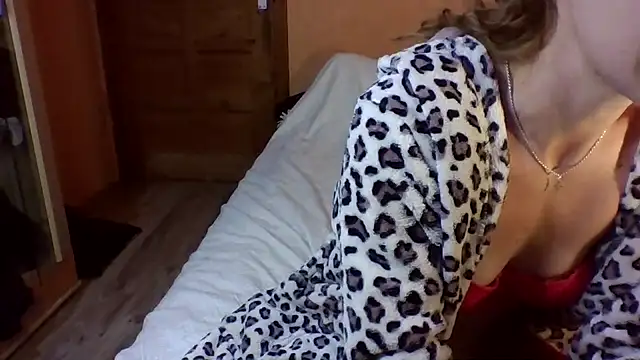 tmona1917 online show from October 10, 2025, 8:46 am