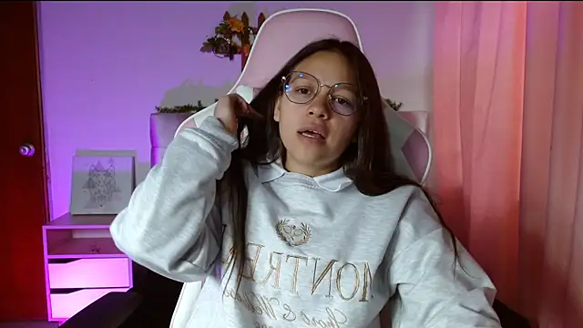 Snapshot of SamanthaRoldaan chatting on February 13, 2025, 8:45 pm SamanthaRoldaan online show from February 13, 2025, 8:45 pm